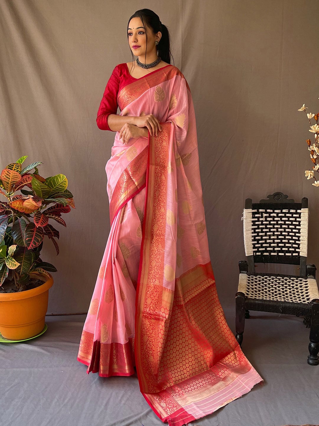 

KARAGIRI Woven Design Zari Linen Blend Saree, Pink