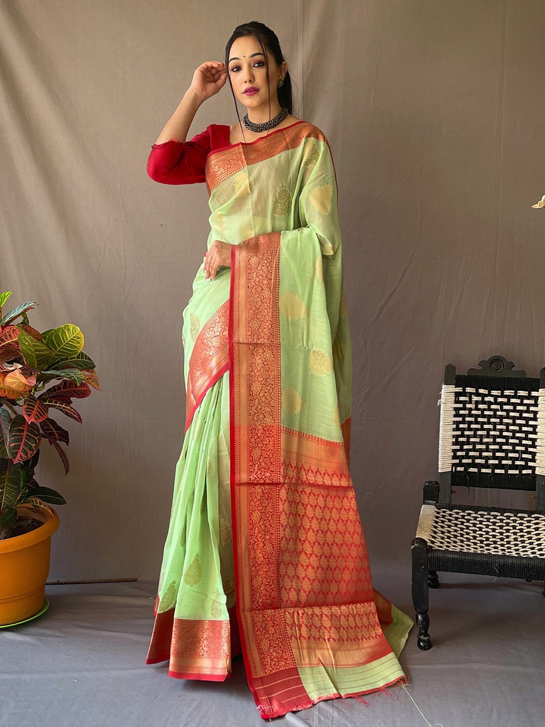 

KARAGIRI Woven Design Zari Linen Blend Saree, Green