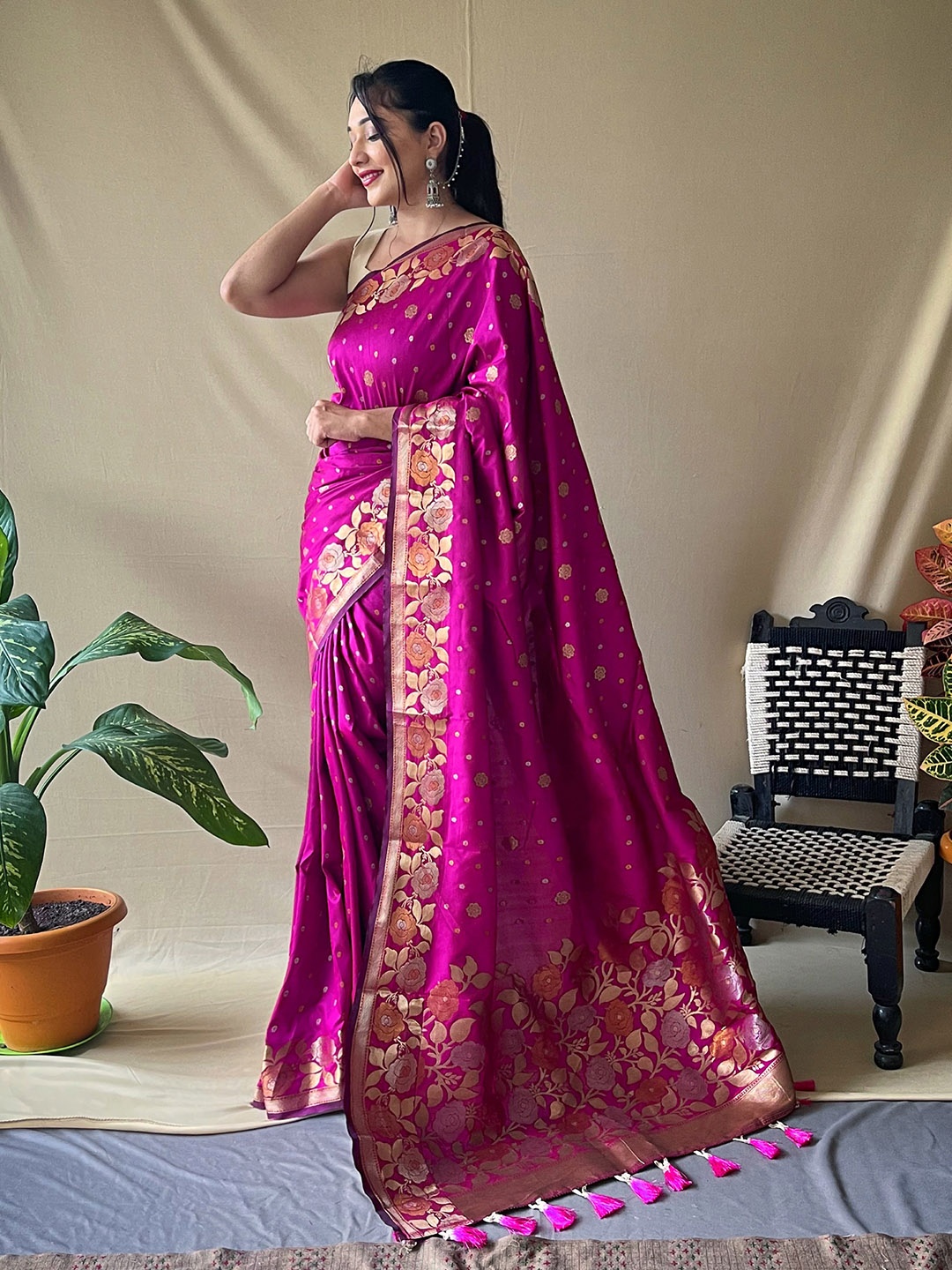 

KARAGIRI Woven Design Zari Silk Blend Saree, Pink