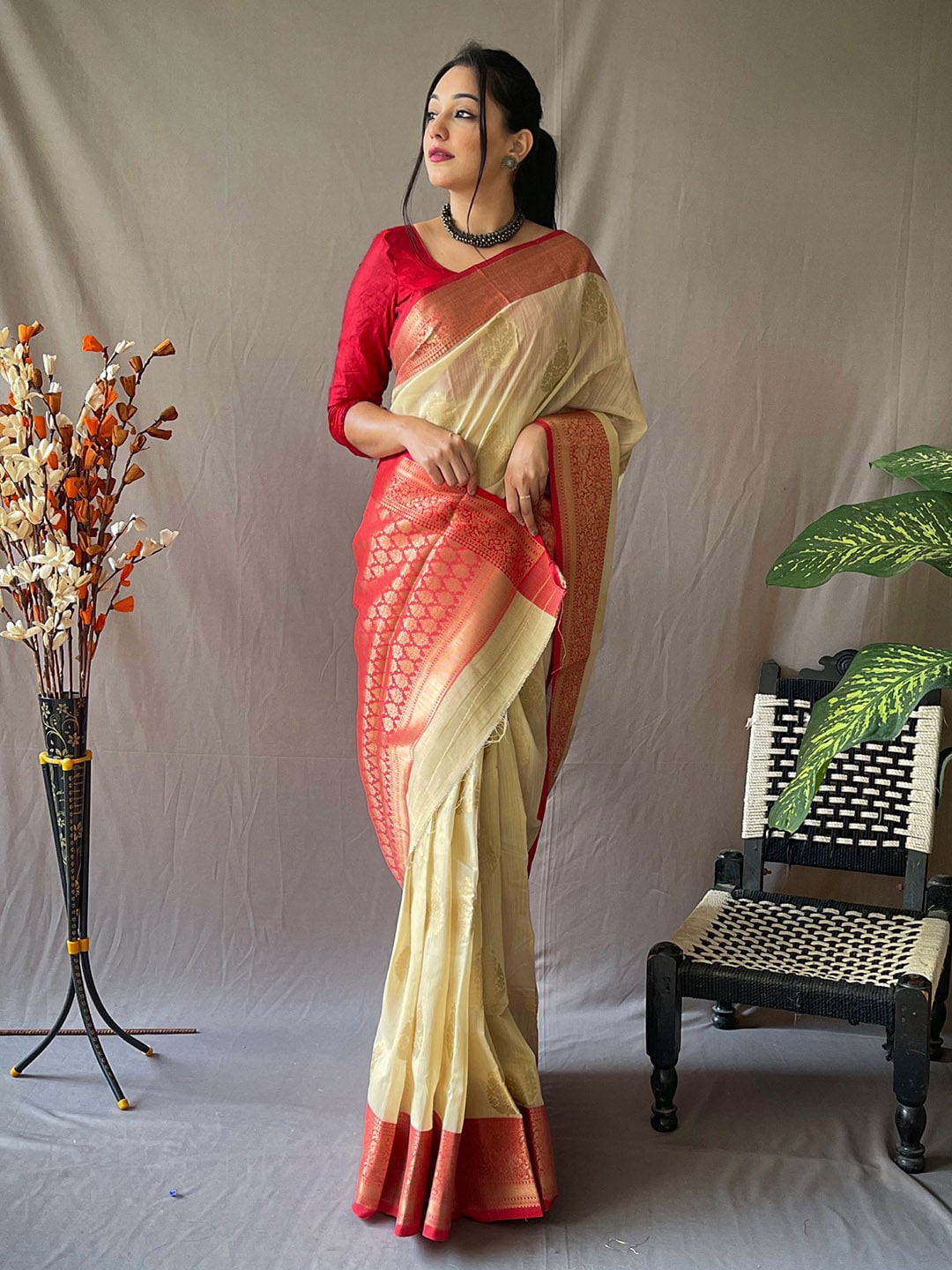 

KARAGIRI Ethnic Motifs Zari Linen Blend Saree, Beige