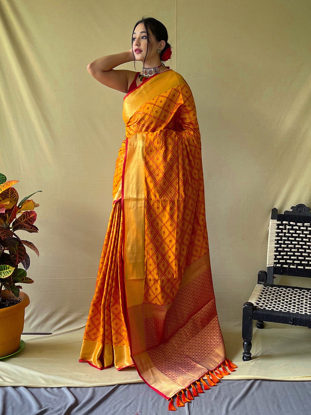 

KARAGIRI Ethnic Motifs Silk Blend Patola Saree, Yellow