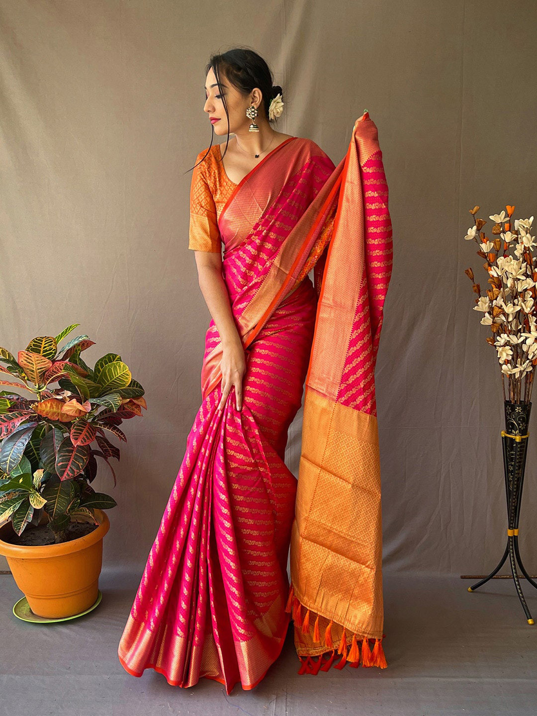 

KARAGIRI Woven Design Zari Silk Blend Patola Saree, Pink
