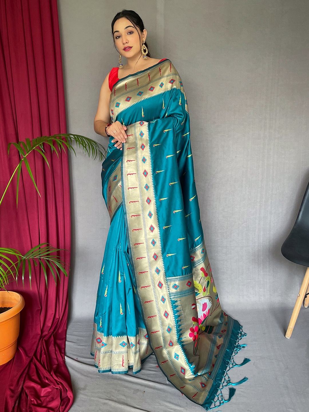 

KARAGIRI Woven Design Zari Silk Blend Paithani Saree, Blue
