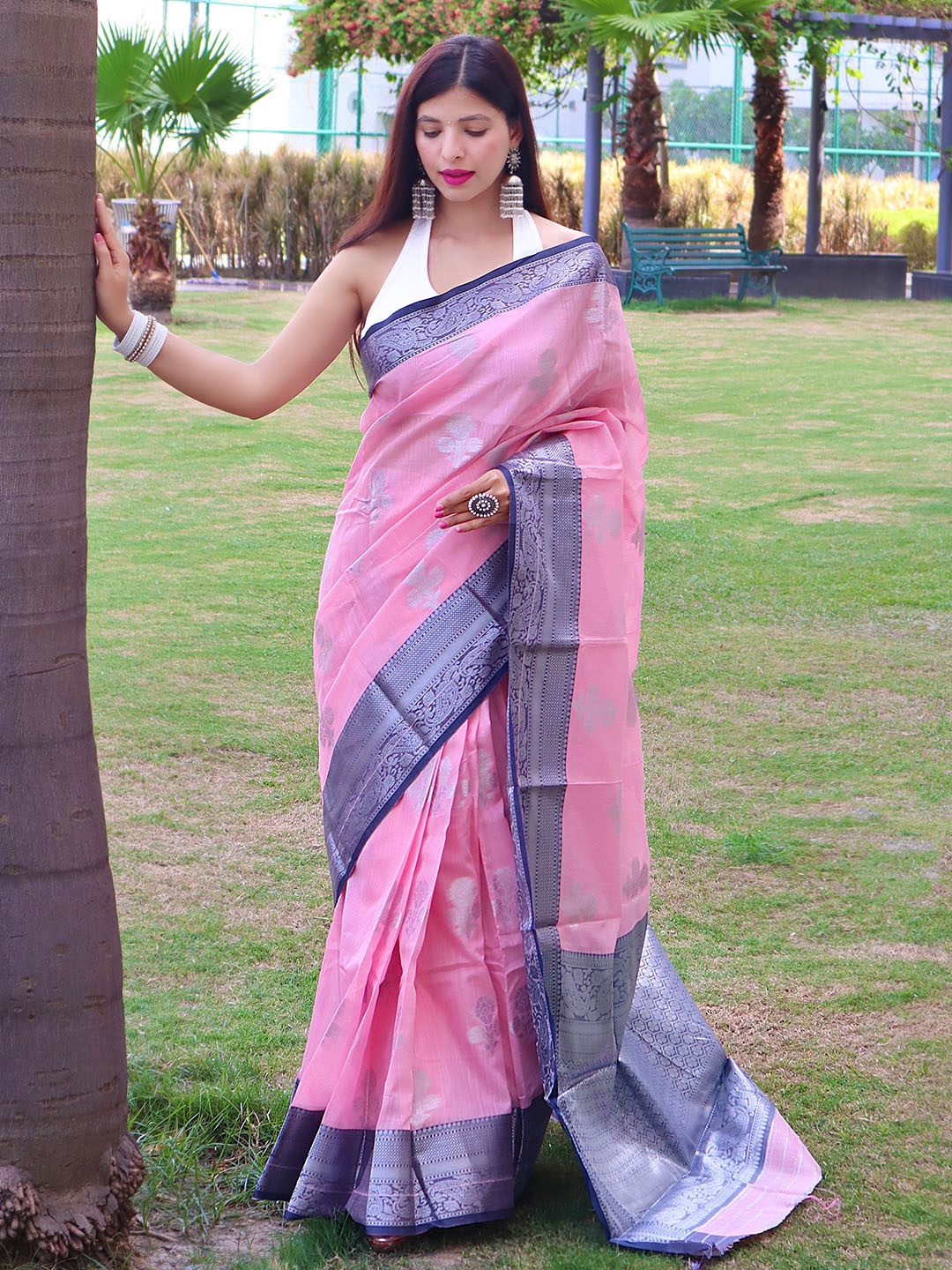 

KARAGIRI Woven Design Zari Linen Blend Saree, Pink