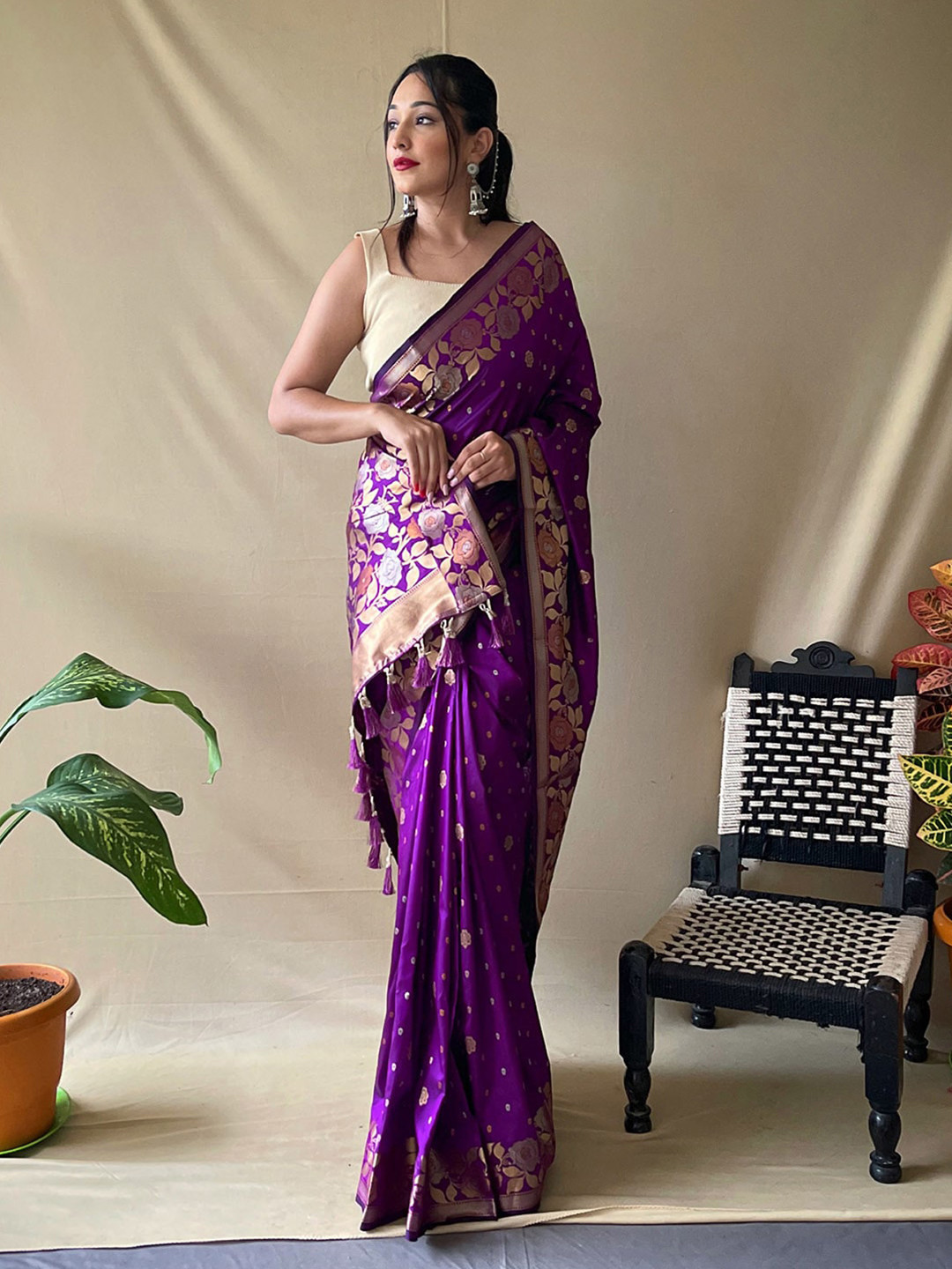 

KARAGIRI Woven Design Silk Blend Zari Saree, Purple