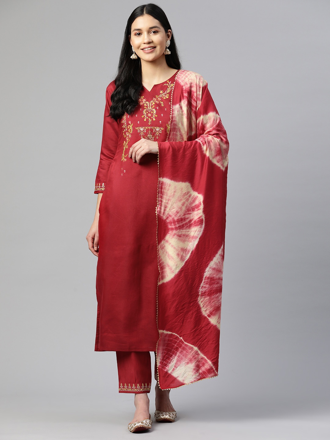 

RAJGRANTH Women Embroidered Sequinned Kurta with Trousers & Dupatta, Maroon