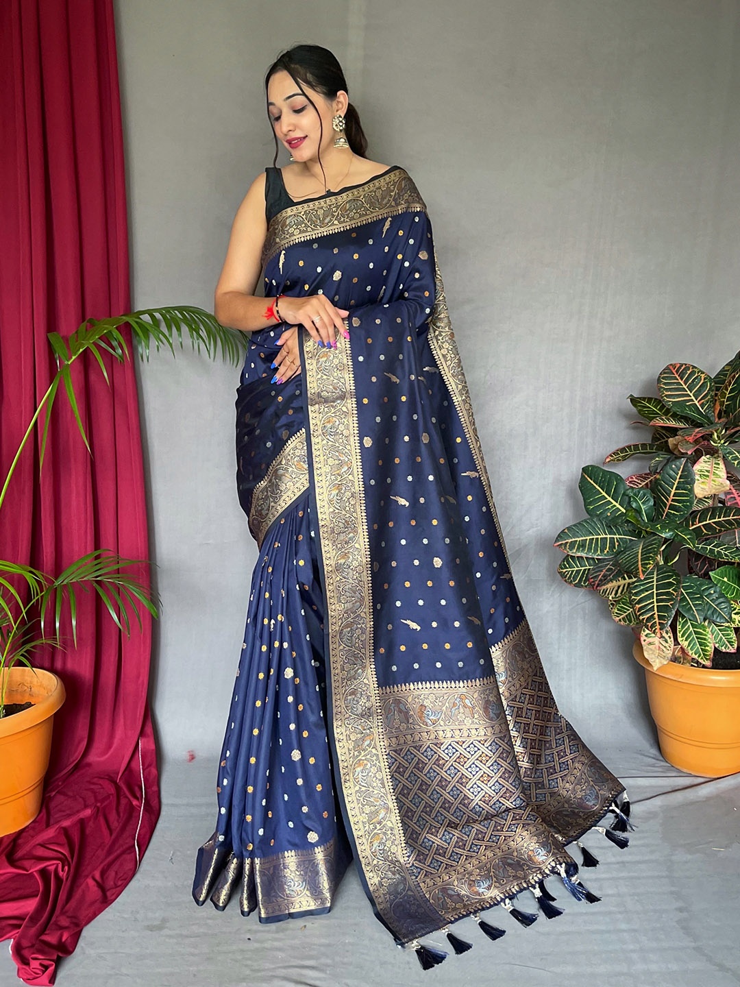 

KARAGIRI Woven Design Zari Silk Blend Saree With Blouse Piece, Blue