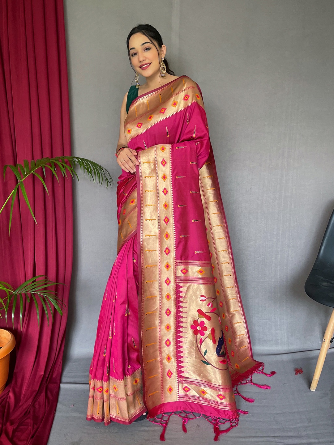 

KARAGIRI Woven Design Zari Silk Blend Paithani Saree, Pink