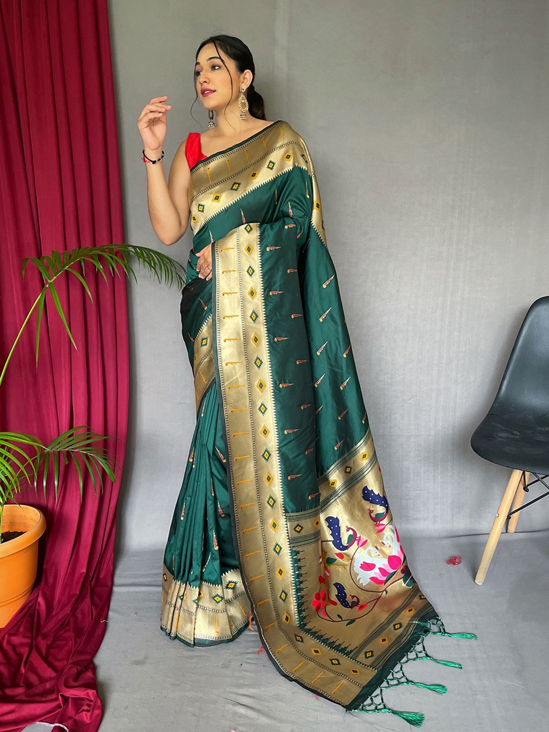 

KARAGIRI Woven Design Zari Silk Blend Paithani Saree, Green