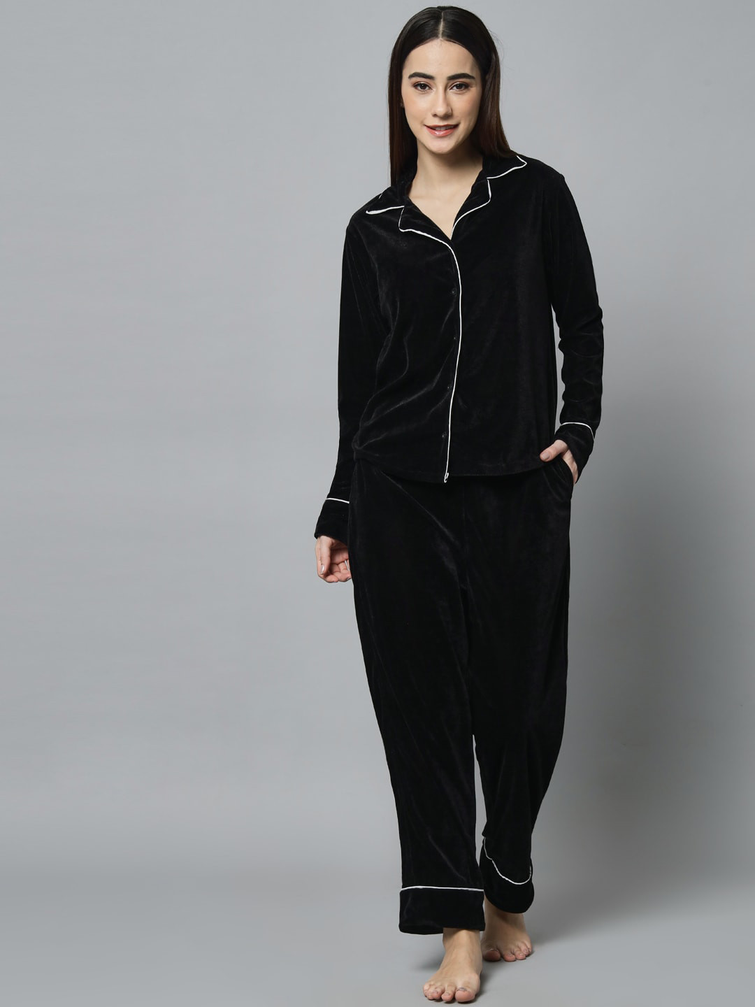

emeros Women Piping-detail Lapel Collar Velvet Nightsuit, Black