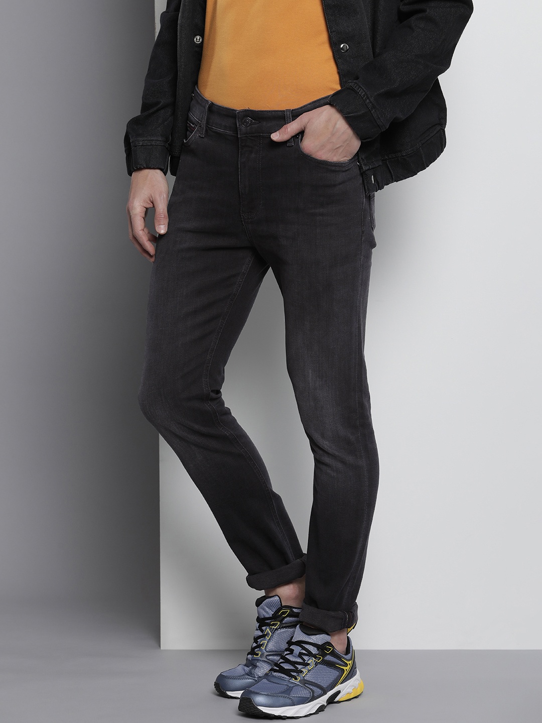 

Tommy Hilfiger Men Mid-Rise Simon Skinny Fit Light Fade Stretchable Jeans, Black