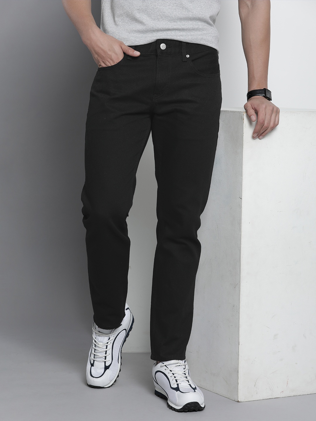 

Tommy Hilfiger Men Pure Cotton Straight Fit Mid-rise Jeans, Black