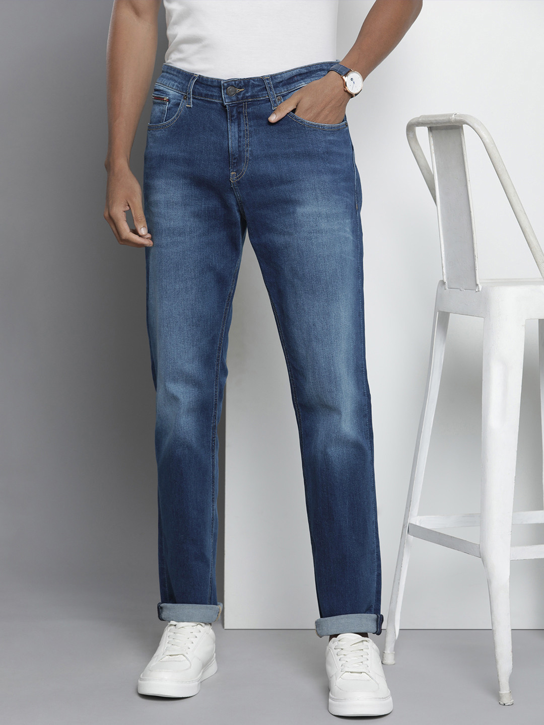 

Tommy Hilfiger Men Straight Fit Heavy Fade Stretchable Jeans, Blue