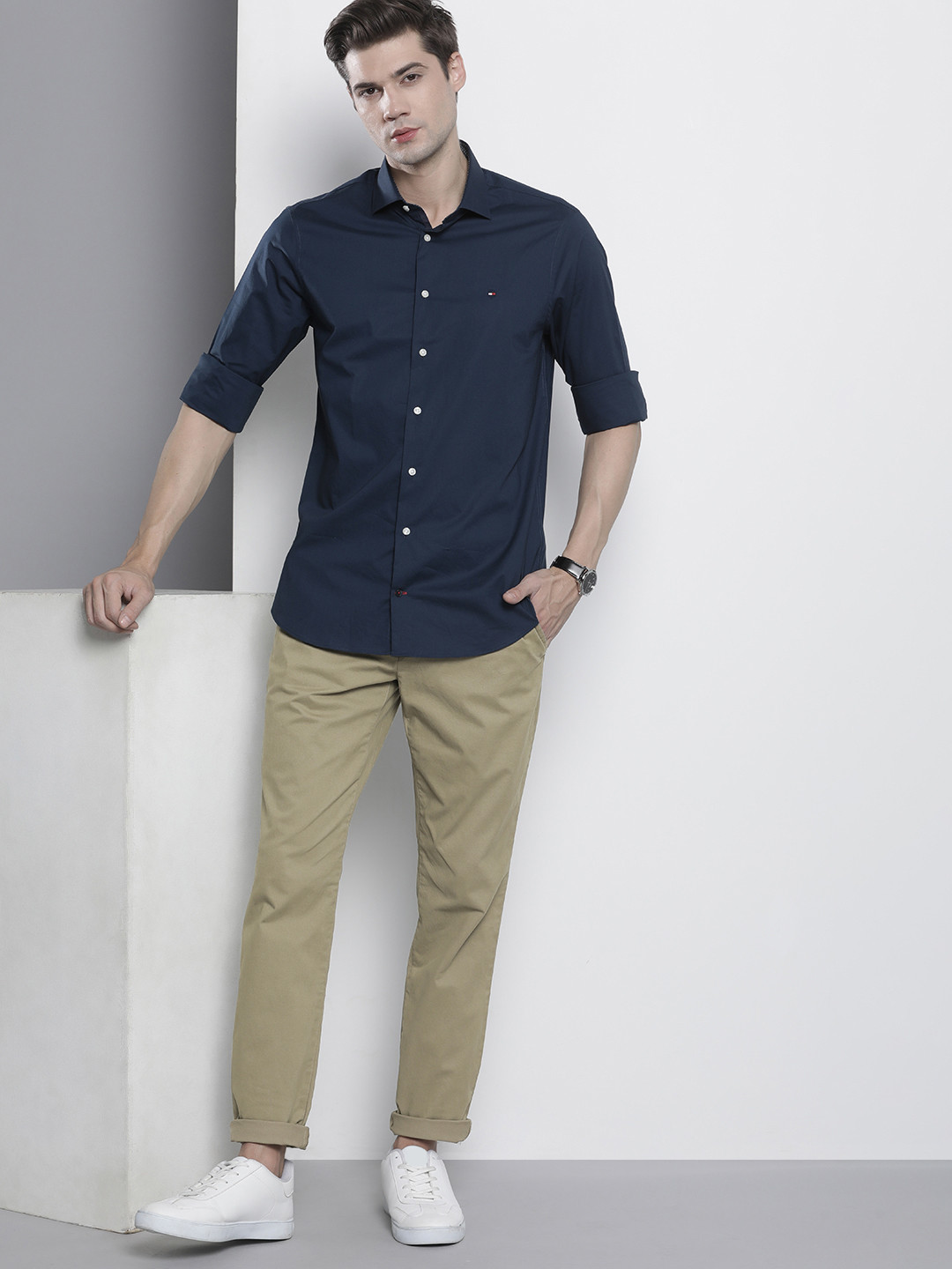 

Tommy Hilfiger Men Mid-Rise Slim Fit Trousers, Khaki