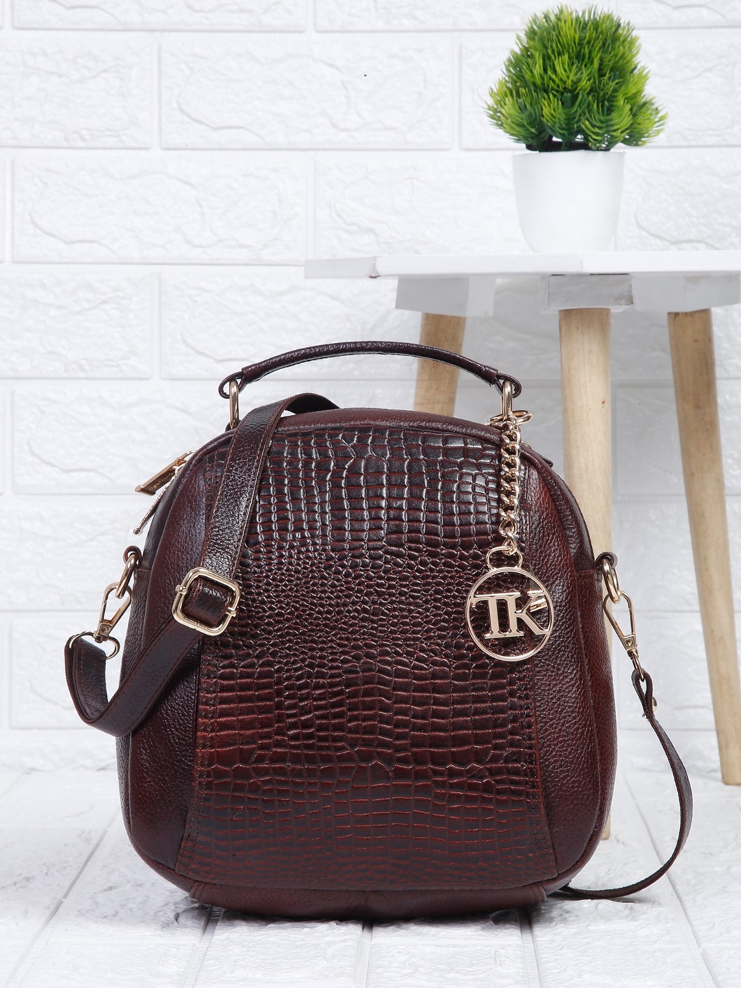 

Teakwood Leathers Textured Non Padded Backpack, Maroon