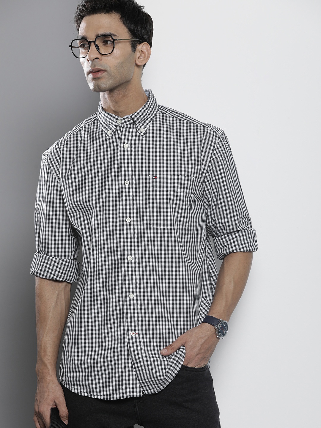 

Tommy Hilfiger Men Pure Cotton Classic Fit Gingham Checks Casual Shirt, Navy blue