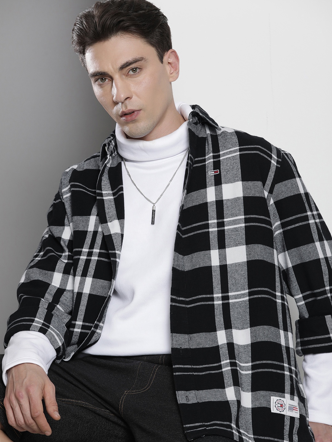 

Tommy Hilfiger Men Skate Fit Pure Cotton Checked Casual Shirt, Black