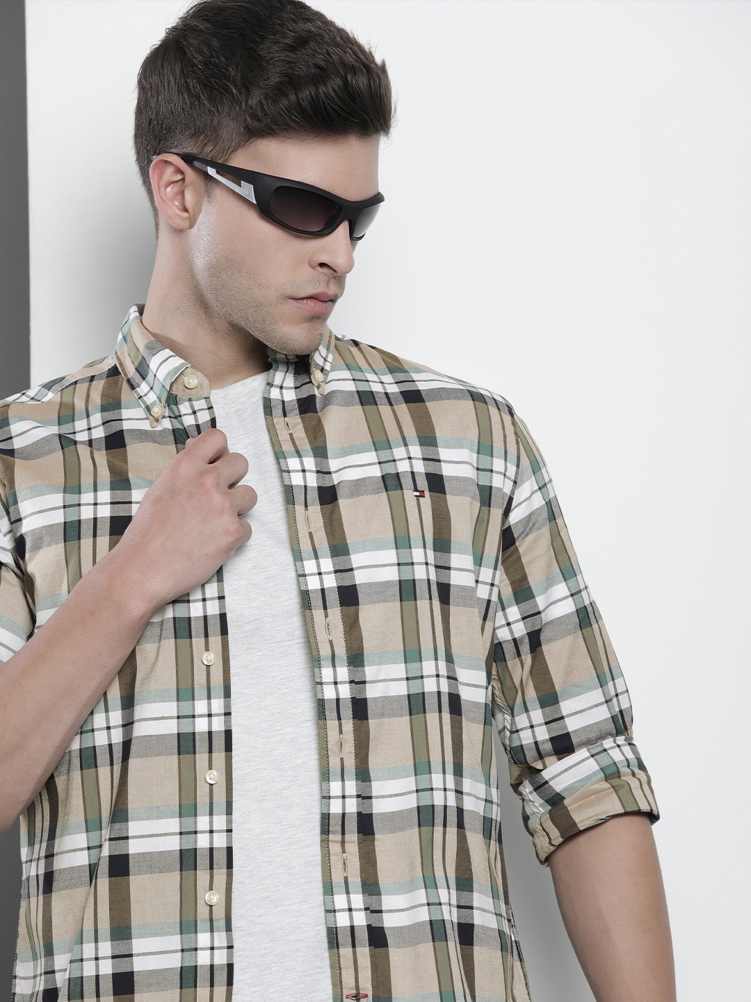 

Tommy Hilfiger Men Pure Cotton Tartan Checked Casual Shirt, Multi