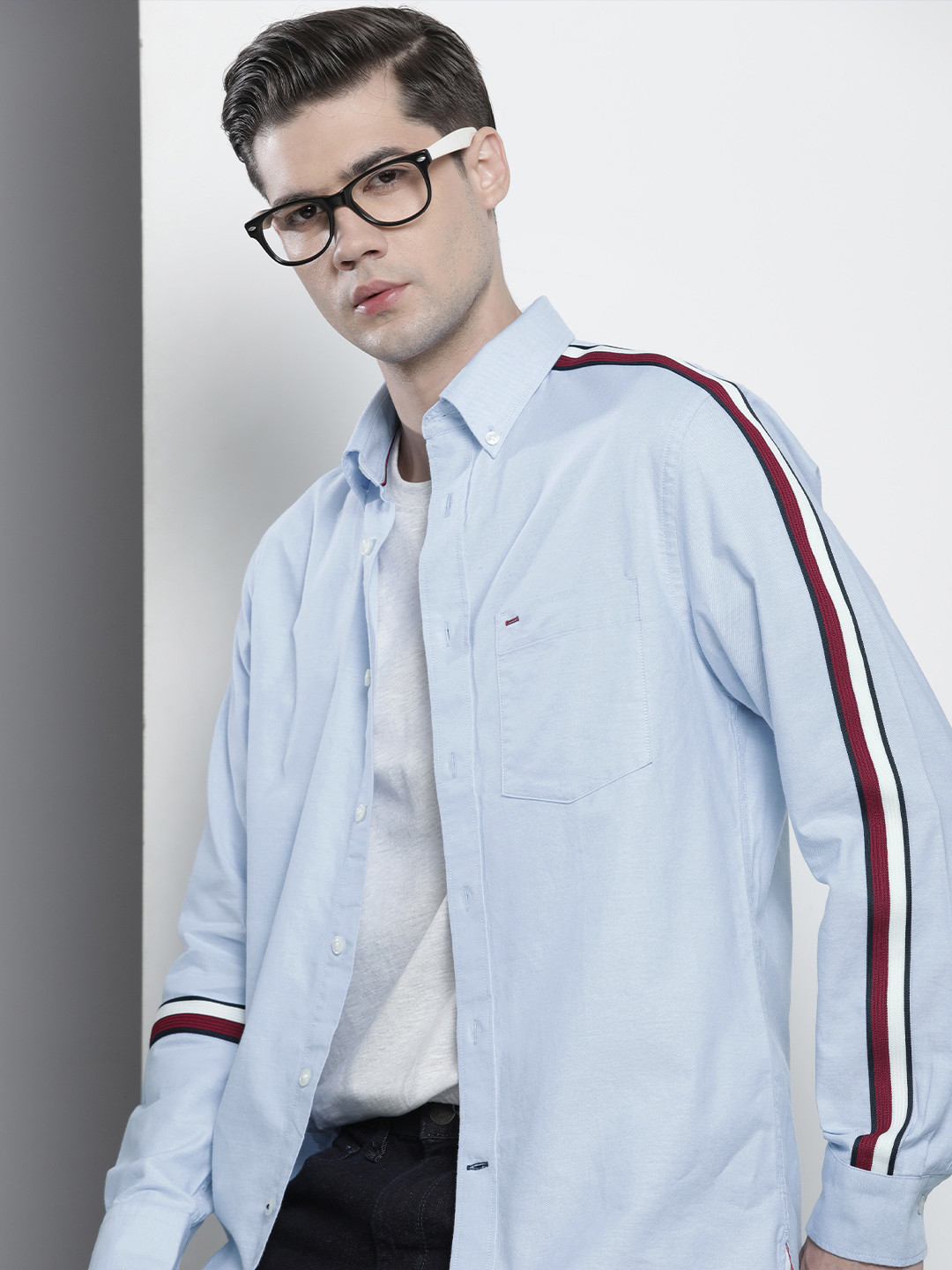 

Tommy Hilfiger Men Pure Cotton Casual Shirt With Tape Detail Sleeves, Blue
