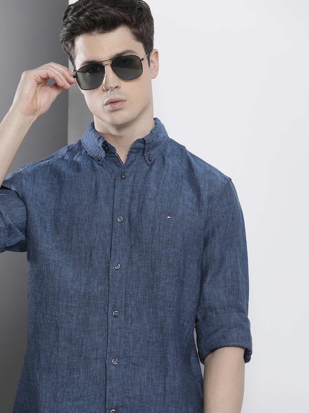 

Tommy Hilfiger Men Pure Linen Classic Opaque Casual Shirt, Navy blue