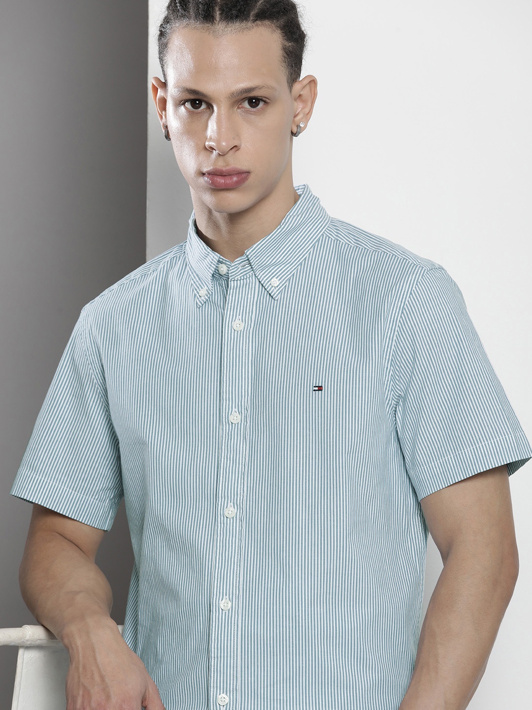 

Tommy Hilfiger Men Striped Slim Fit Casual Shirt, Blue