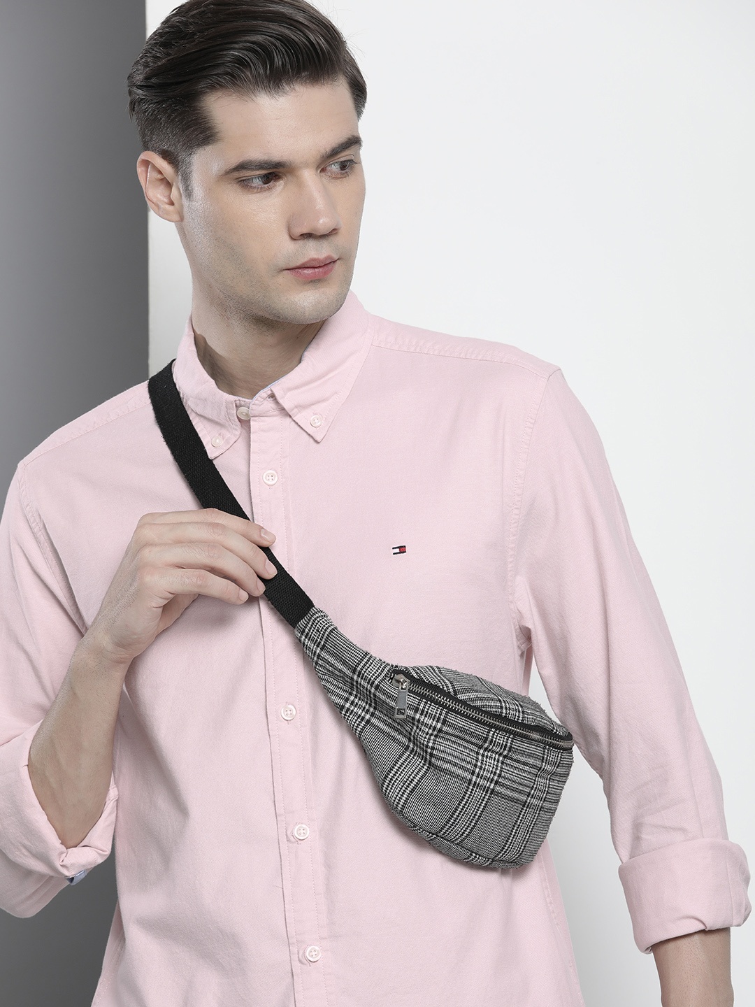 

Tommy Hilfiger Men Solid Button Down Collar Casual Shirt, Pink