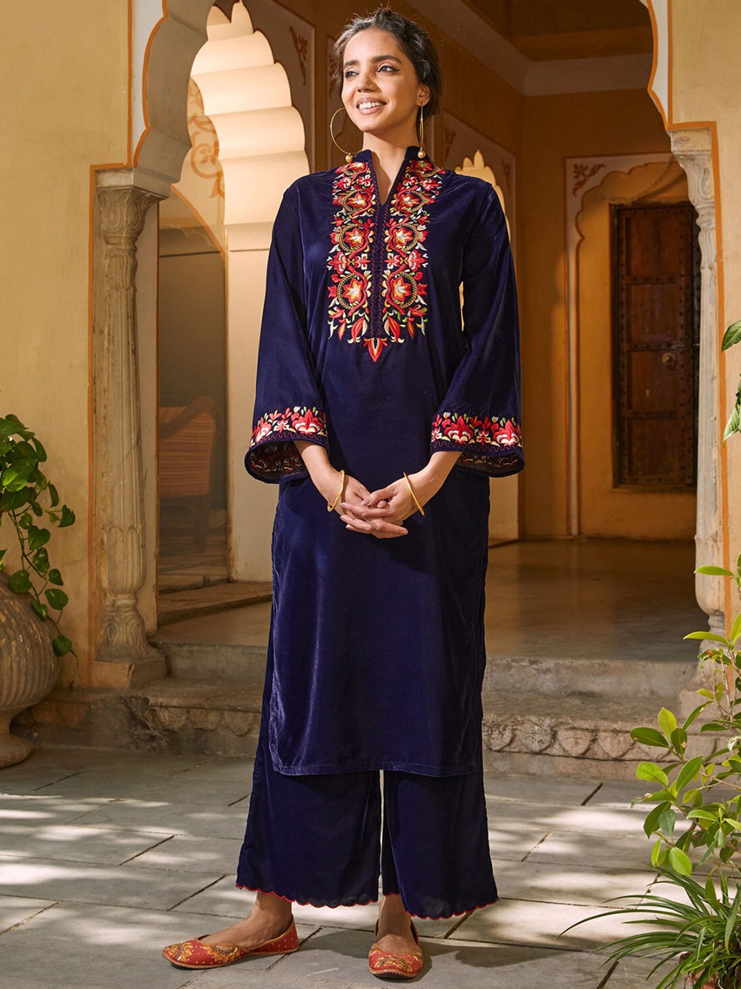 

Rustorange Ethnic Motifs Embroidered Thread Work Velvet Kurta with Palazzos, Blue
