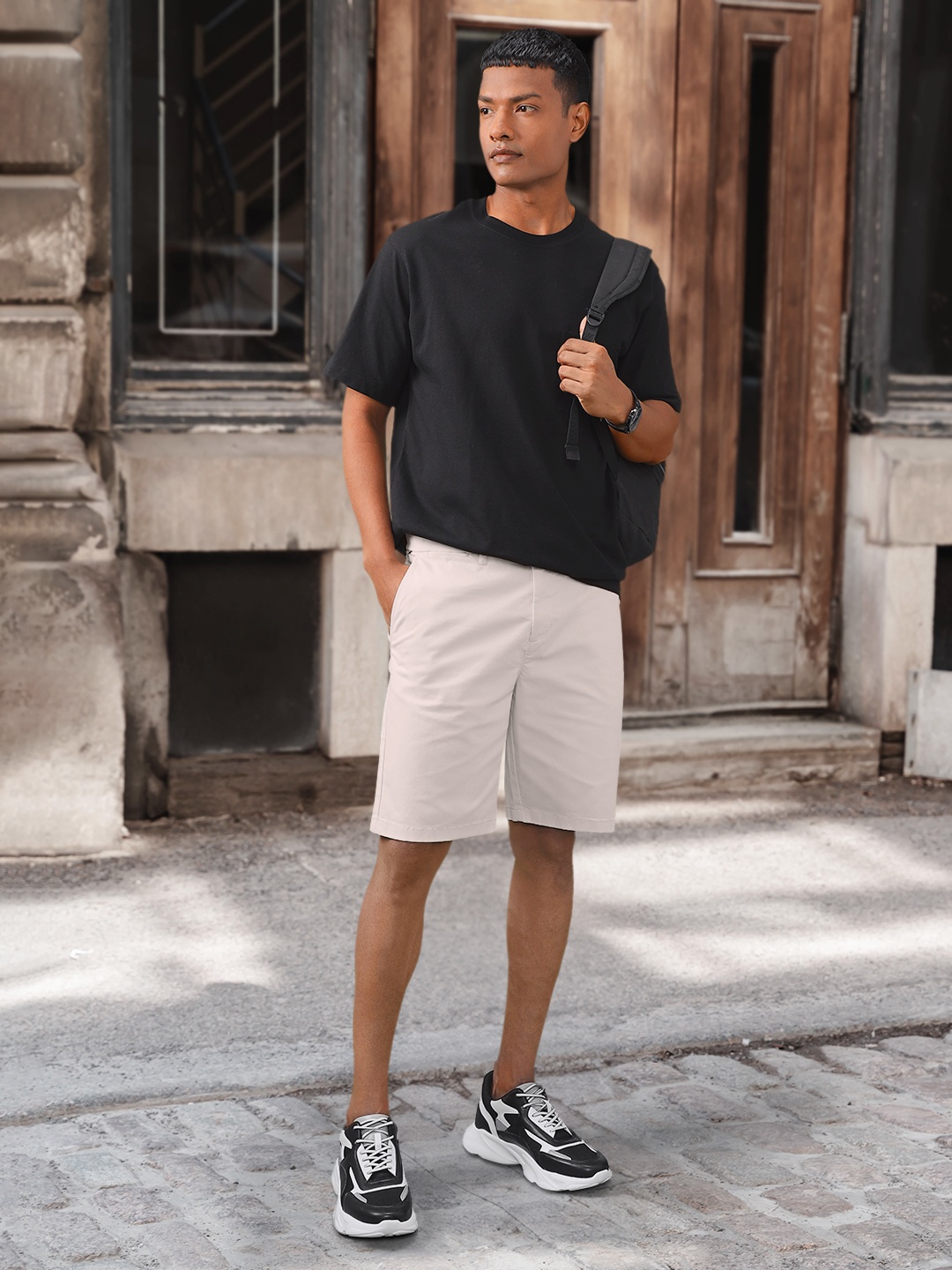 

Tommy Hilfiger Men Mid-Rise Shorts, Off white