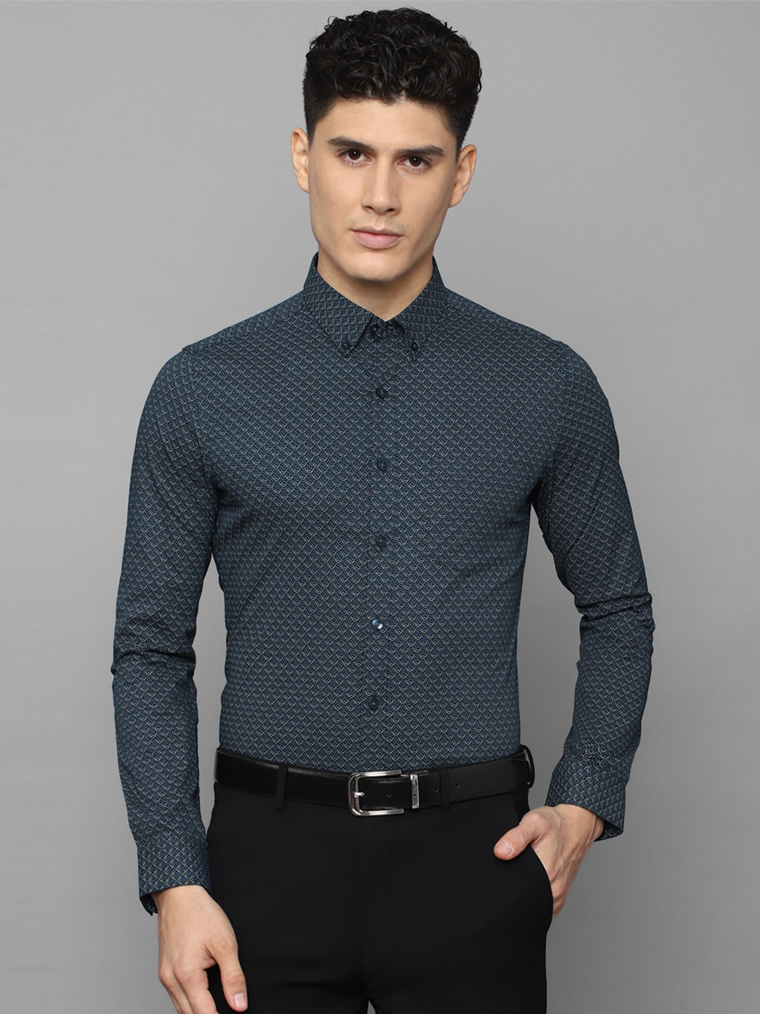 

Louis Philippe Men Slim Fit Printed Formal Shirt, Navy blue