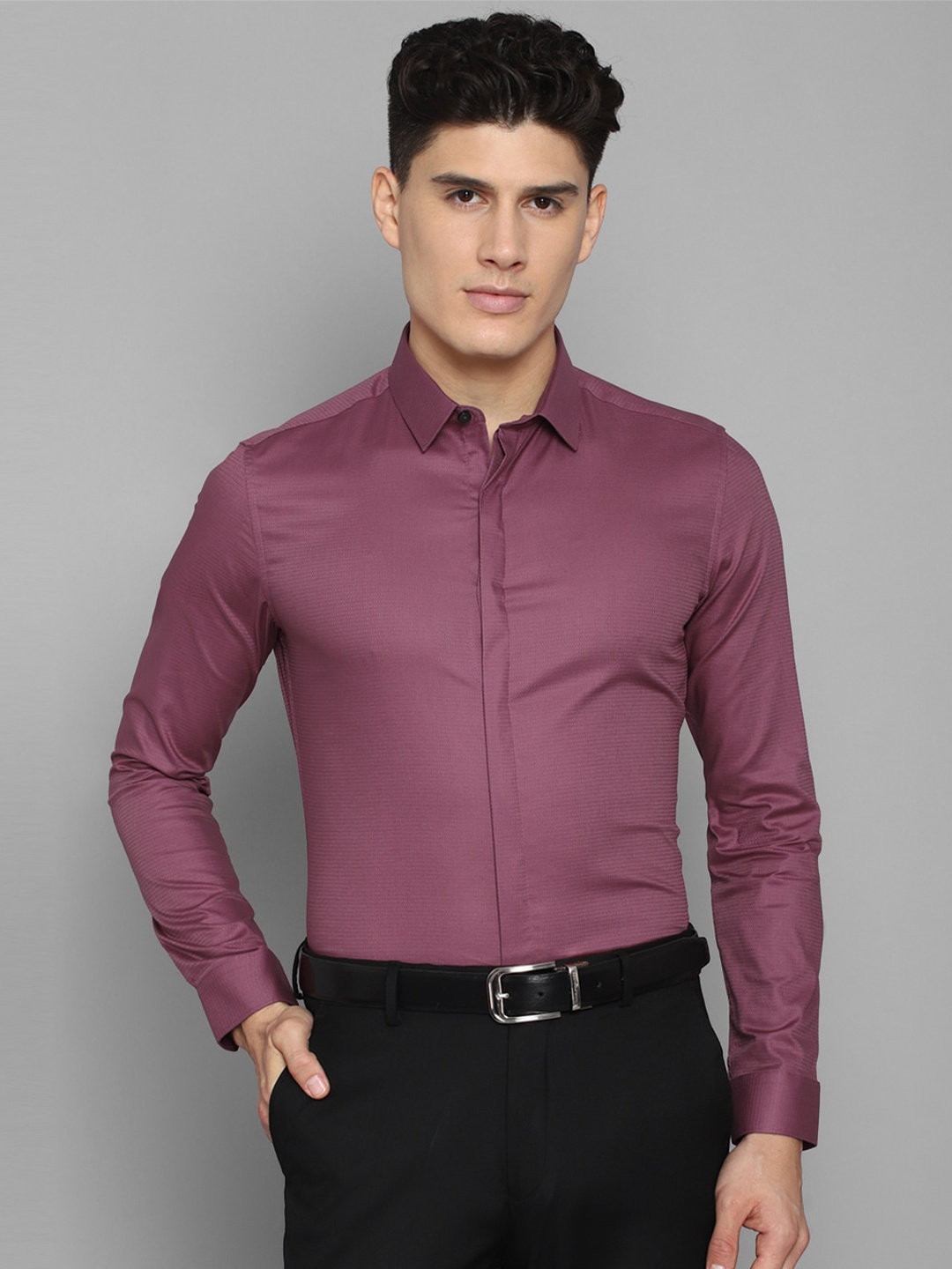 

Louis Philippe Men Slim Fit Formal Shirt, Purple