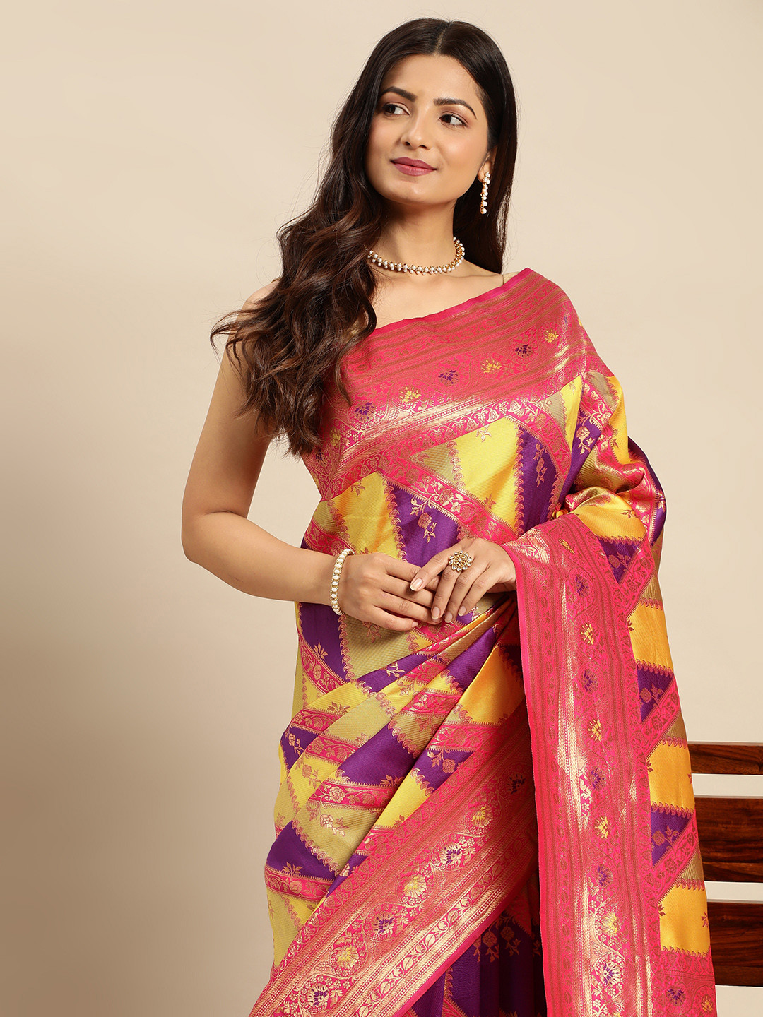 

Royal Rajgharana Saree Ethnic Motifs Zari Pure Silk Kanjeevaram Saree, Pink