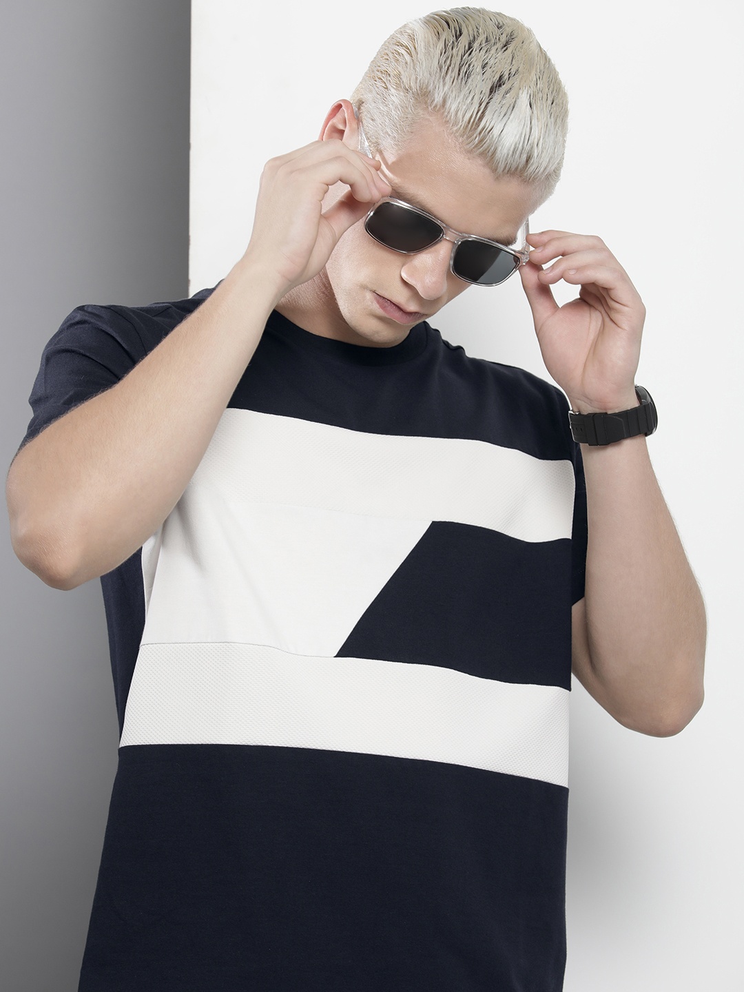 

Tommy Hilfiger Men Colourblocked T-shirt, Navy blue