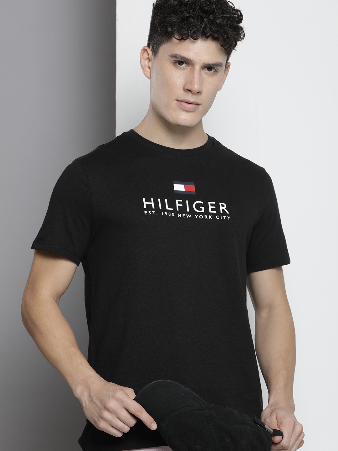 

Tommy Hilfiger Men Brand Logo Print Pure Cotton T-shirt, Black