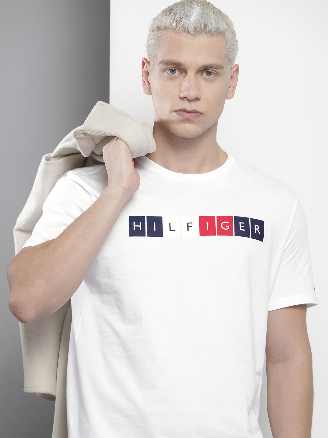 

Tommy Hilfiger Men Brand Logo Print Pure Cotton T-shirt, White
