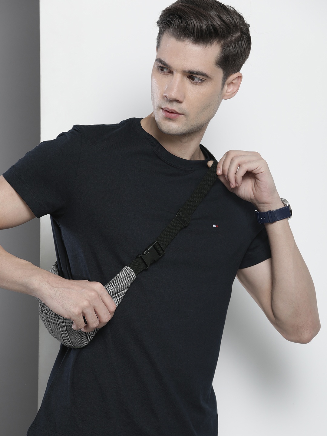 

Tommy Hilfiger Men Pure Cotton Solid Slim Fit T-shirt, Navy blue