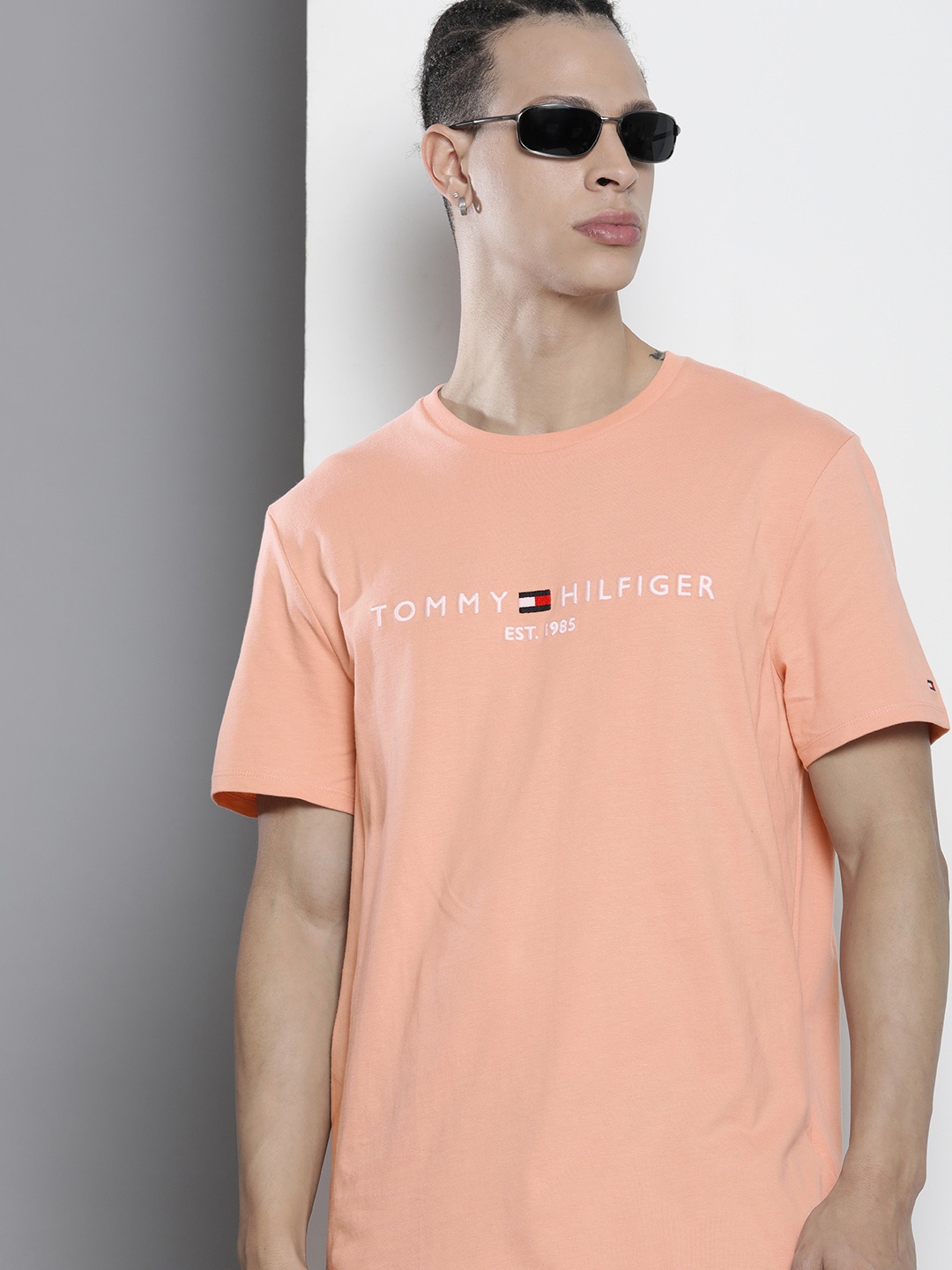 

Tommy Hilfiger Men Brand Logo Embroidered Pure Cotton T-shirt, Pink