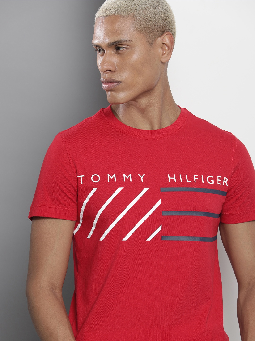 

Tommy Hilfiger Men Printed Pure Cotton Slim Fit T-shirt, Red