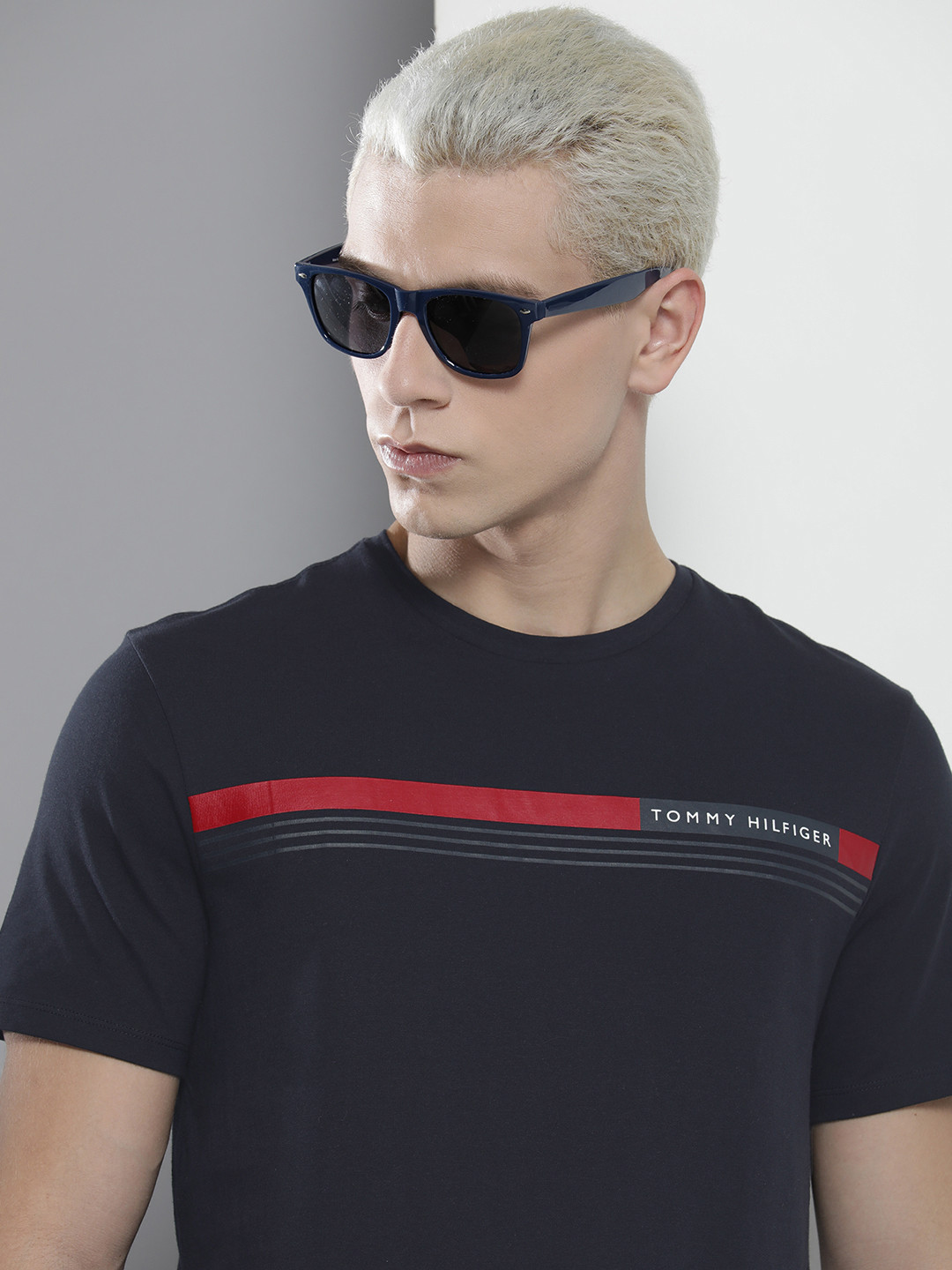 

Tommy Hilfiger Men Brand Logo Striped Pure Cotton T-shirt, Navy blue