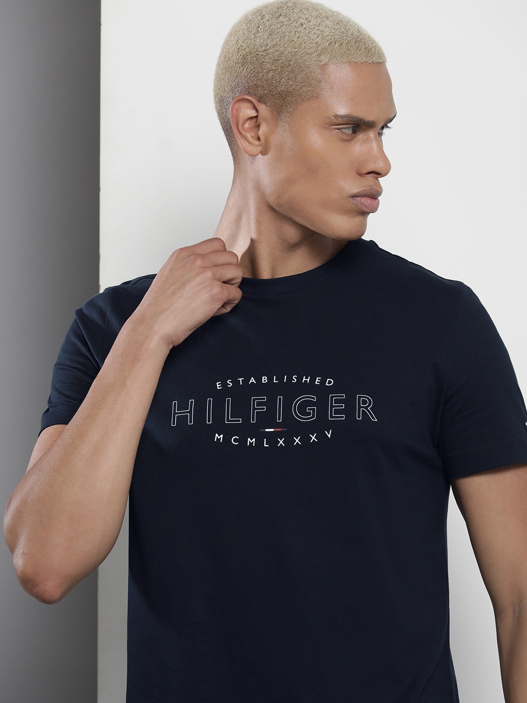 

Tommy Hilfiger Men Brand Logo Printed Pure Cotton Slim Fit T-shirt, Navy blue