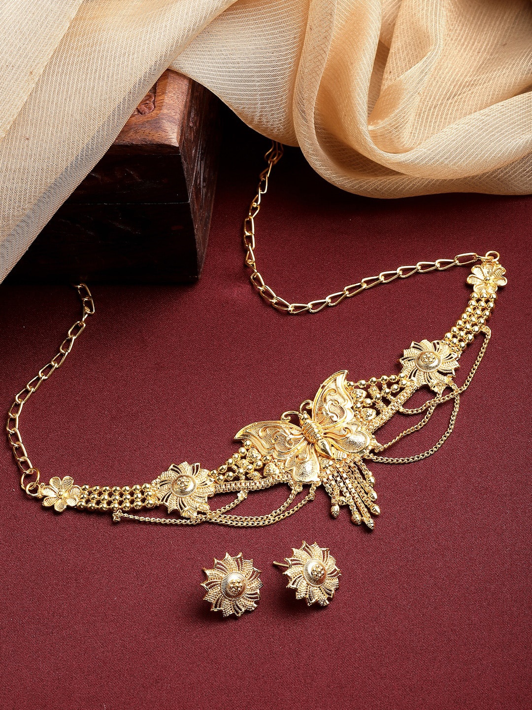 

Kennice Butterfly Detail Jewellery Set, Gold
