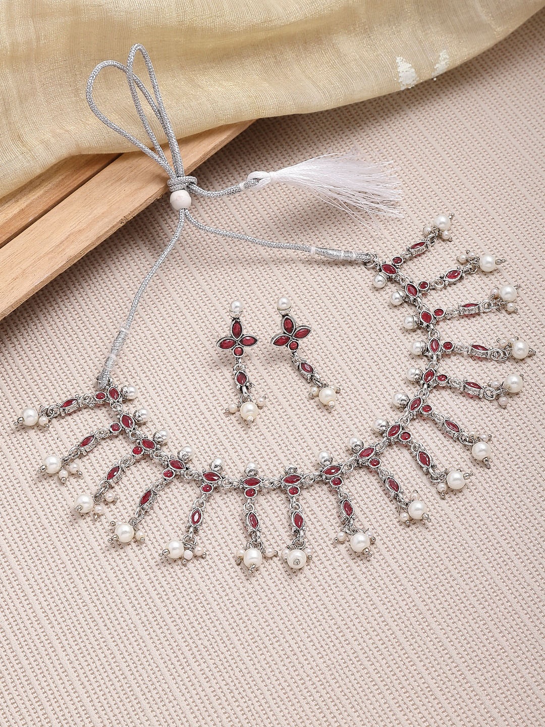 

Kennice Silver-Plated Oxidised Kundan-Studded & Beaded Jewellery Set