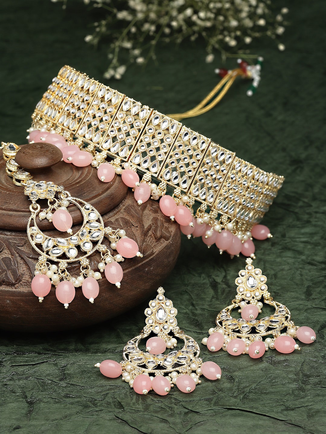 

Kennice Gold-Plated Kundan Studded & Pearl Beaded Jewellery Set
