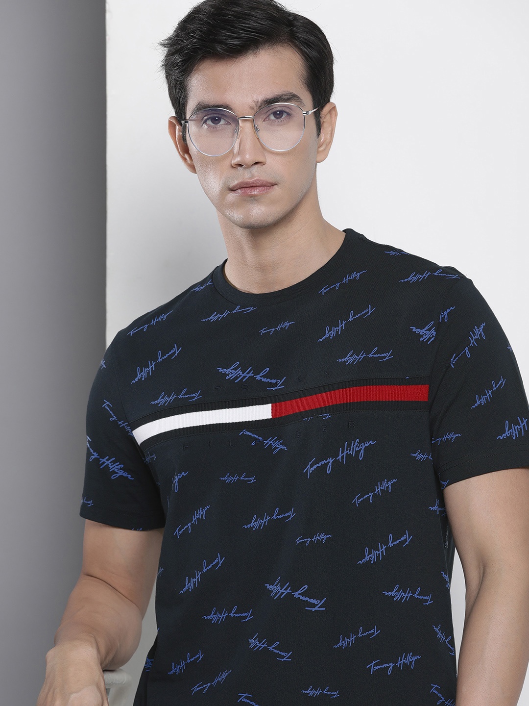 

Tommy Hilfiger Men Brand Logo Print & Striped Pure Cotton T-shirt, Navy blue