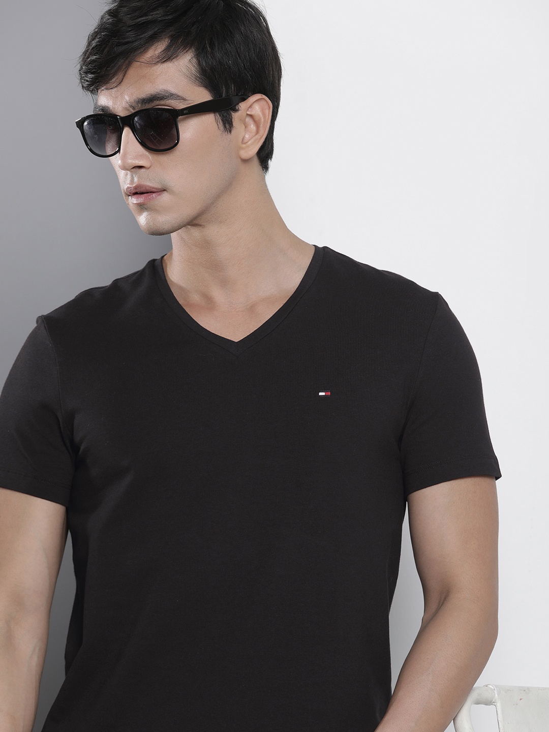 

Tommy Hilfiger V-Neck Slim Fit T-shirt, Black
