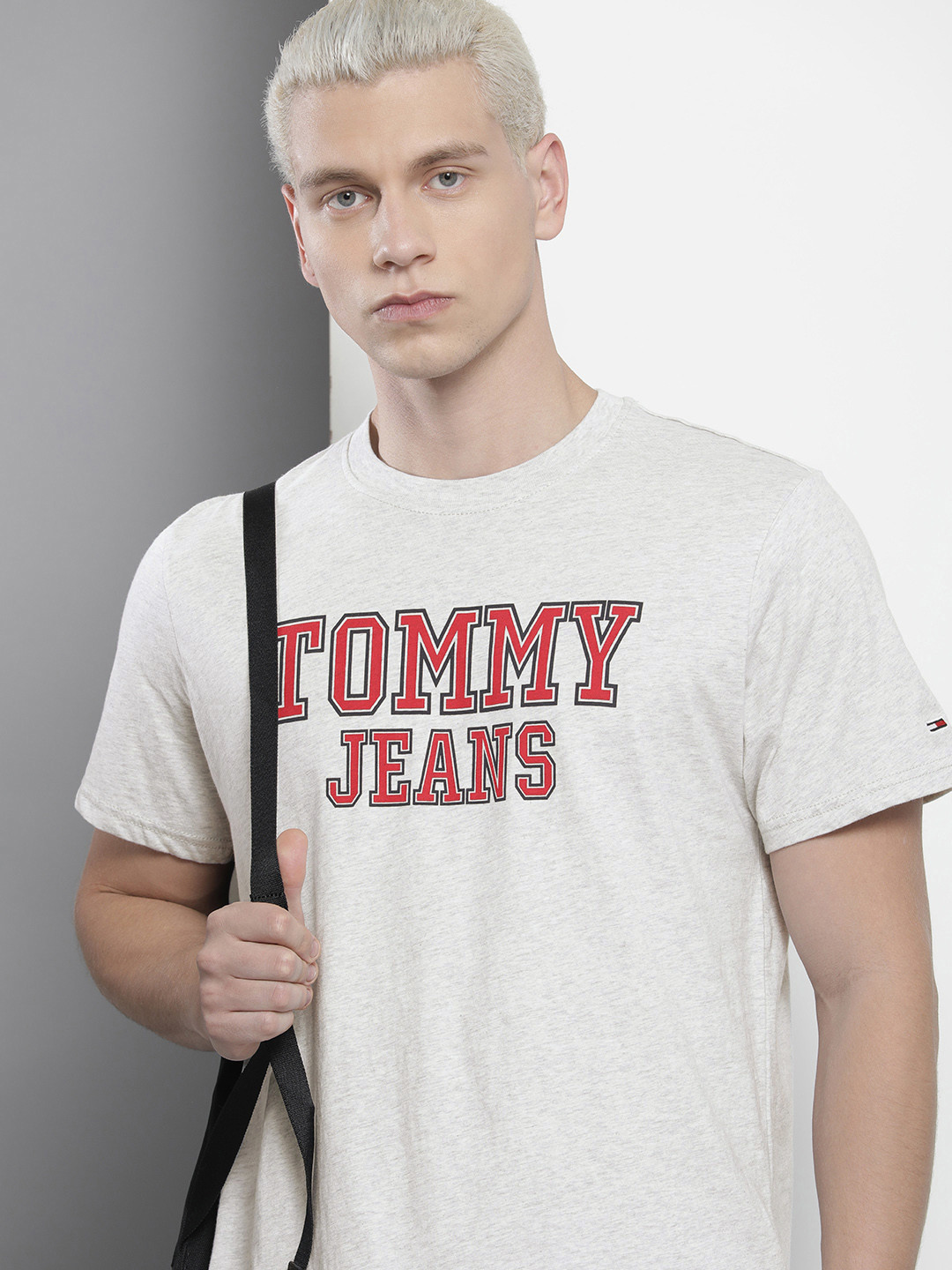 

Tommy Hilfiger Men Brand Logo Printed Pure Cotton T-shirt, Grey