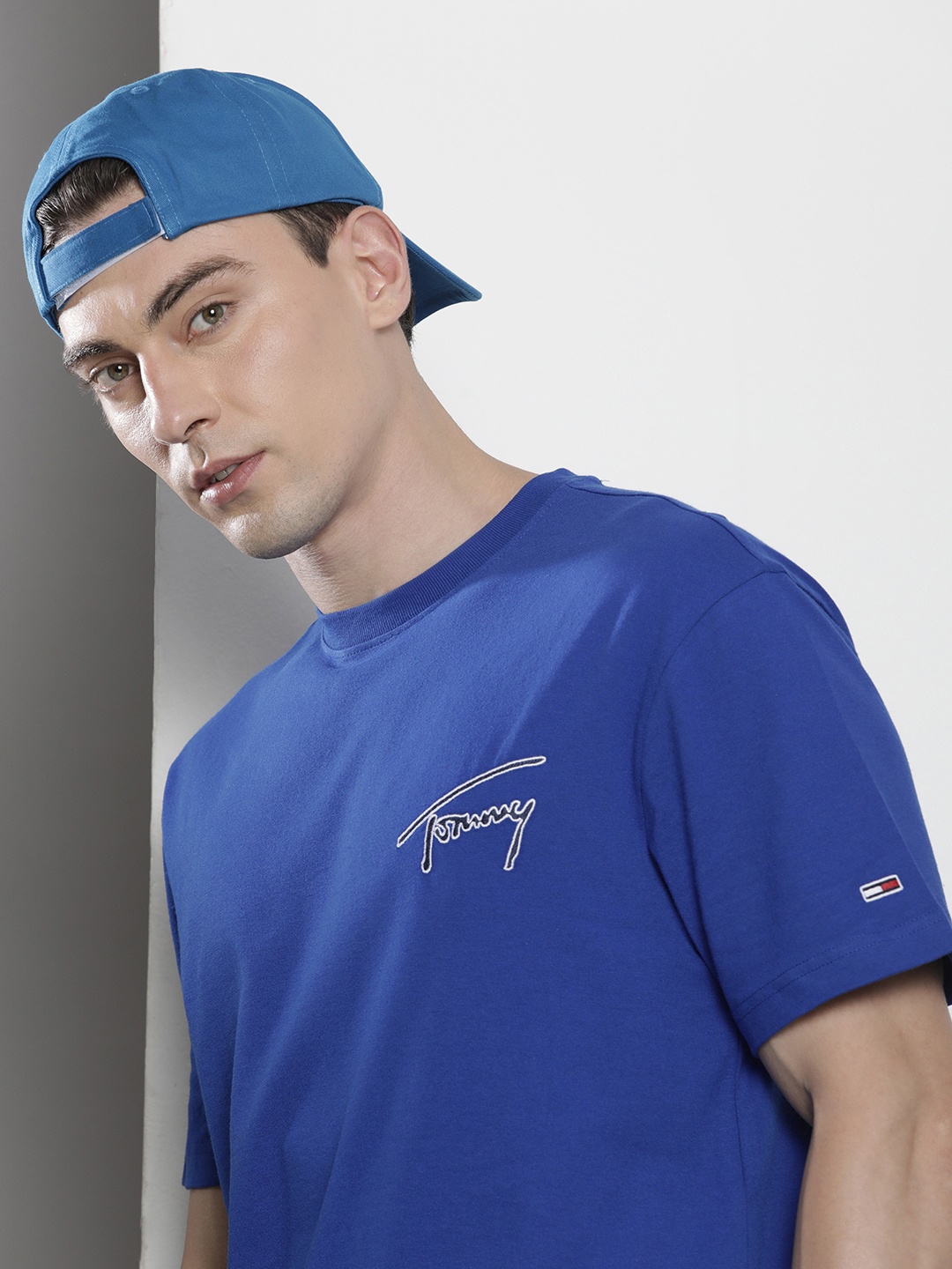 

Tommy Hilfiger Men Solid Drop-Shoulder Sleeves Pure Cotton T-shirt With Embroidered Detail, Blue