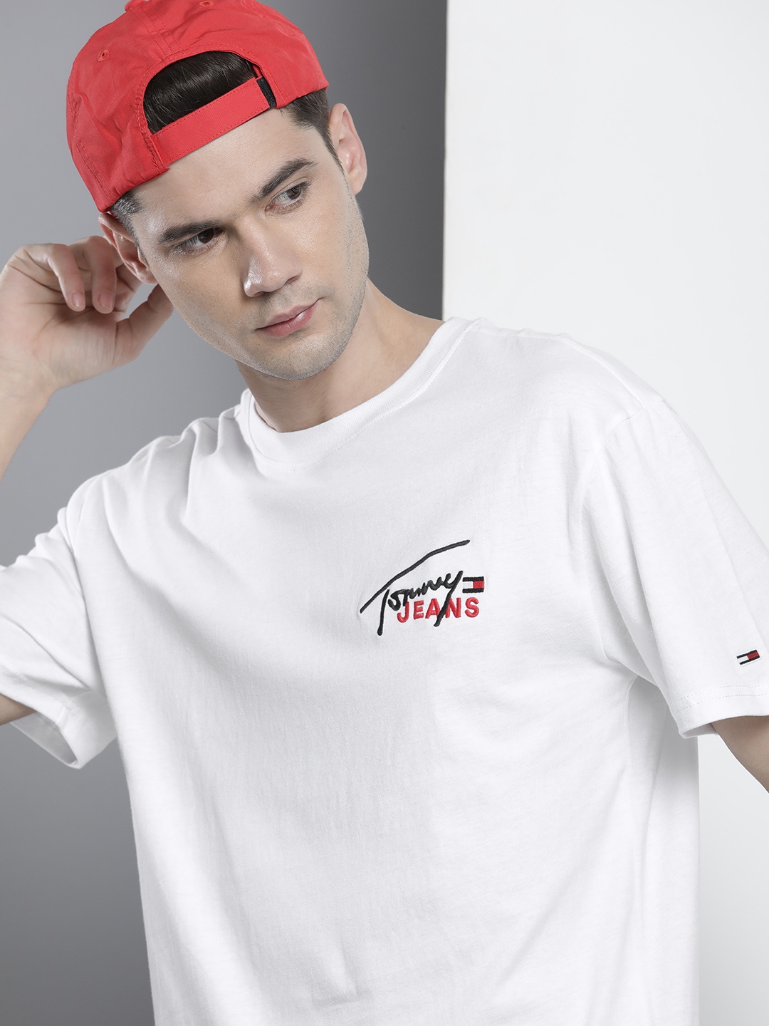 

Tommy Hilfiger Men Pure Cotton Brand Logo Printed T-shirt, White