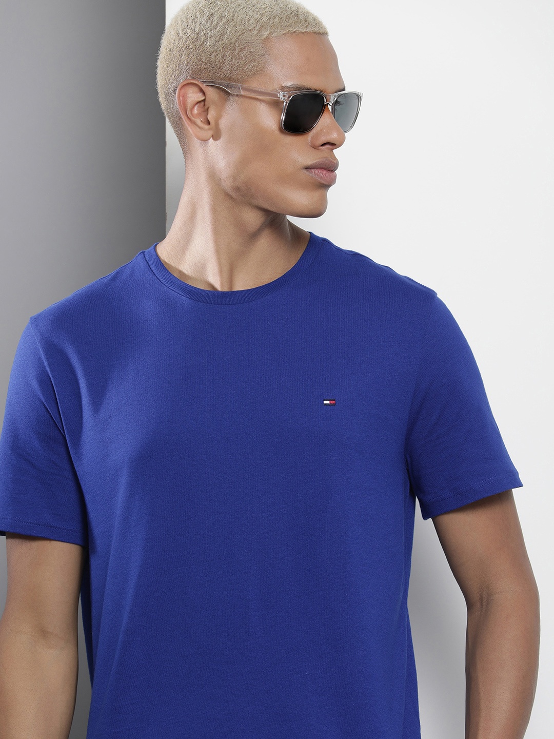 

Tommy Hilfiger Men Blue Solid Indigo Pure Cotton T-shirt