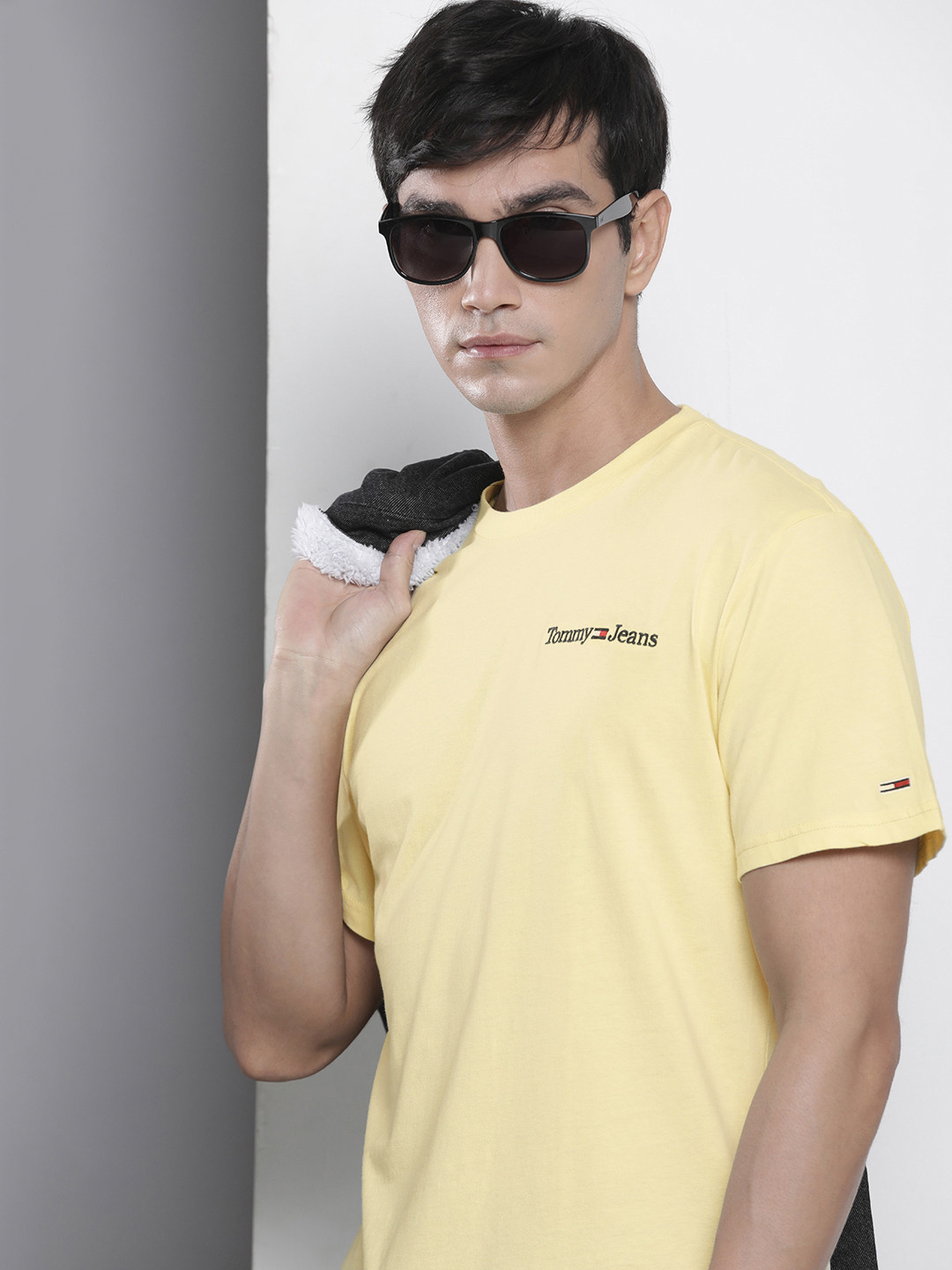 

Tommy Hilfiger Pure Cotton T-shirt with Embroidered Detailing, Yellow