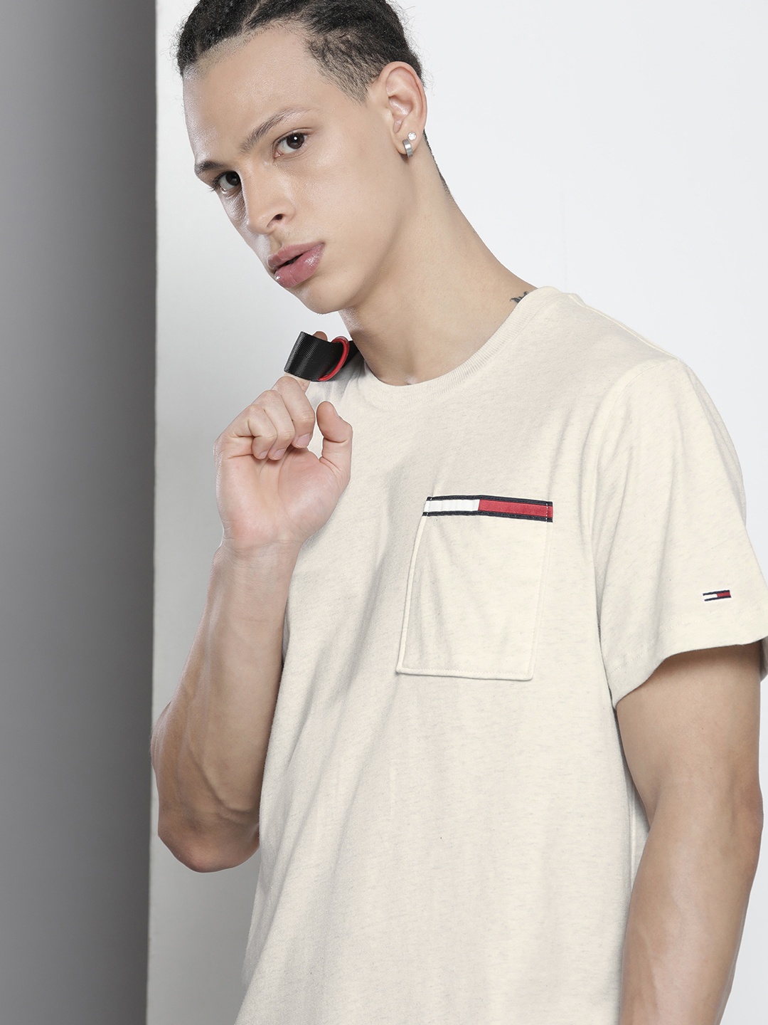 

Tommy Hilfiger Men Chest Pocket Detail T-shirt, Off white